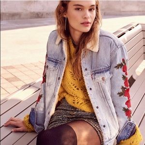Levi’s Sherpa Embroidered Trucker Jacket Size M